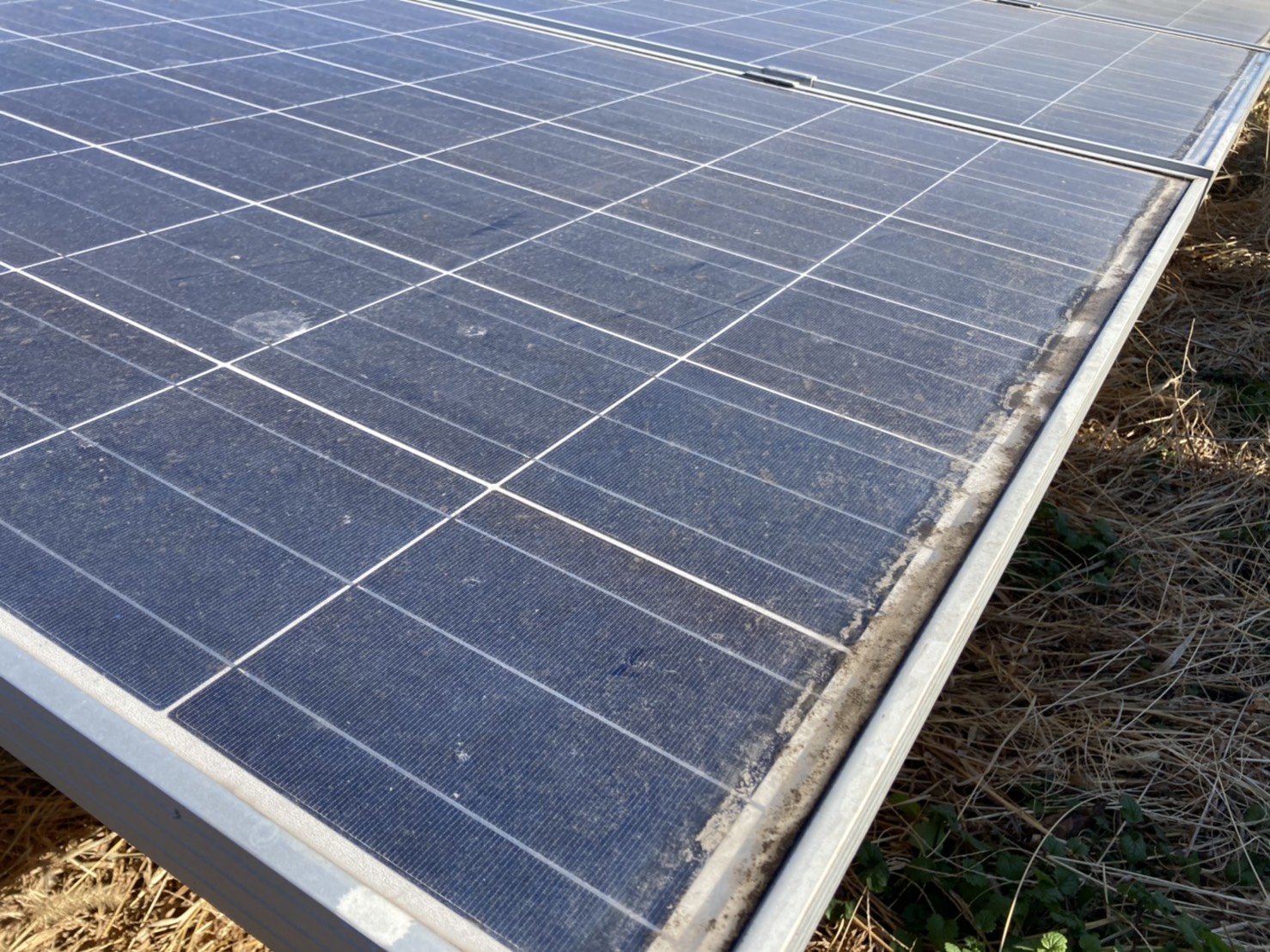 太陽光発電　ソーラーパネル洗浄