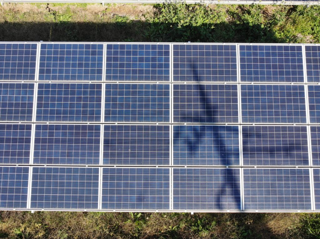 太陽光パネル点検　太陽光パネル　ソーラーパネル　ぐんまソーラーメンテ相談室　電柱　太陽光　影