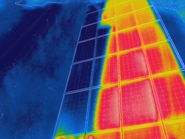 太陽光パネル点検　太陽光パネル　ソーラーパネル　ぐんまソーラーメンテ相談室　ドローン　太陽光　影