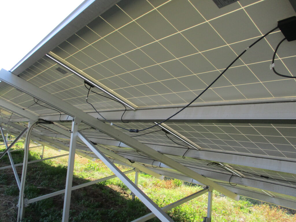 太陽光パネル点検　太陽光パネル　ソーラーパネル　ぐんまソーラーメンテ相談室　バックシート　配線垂れ