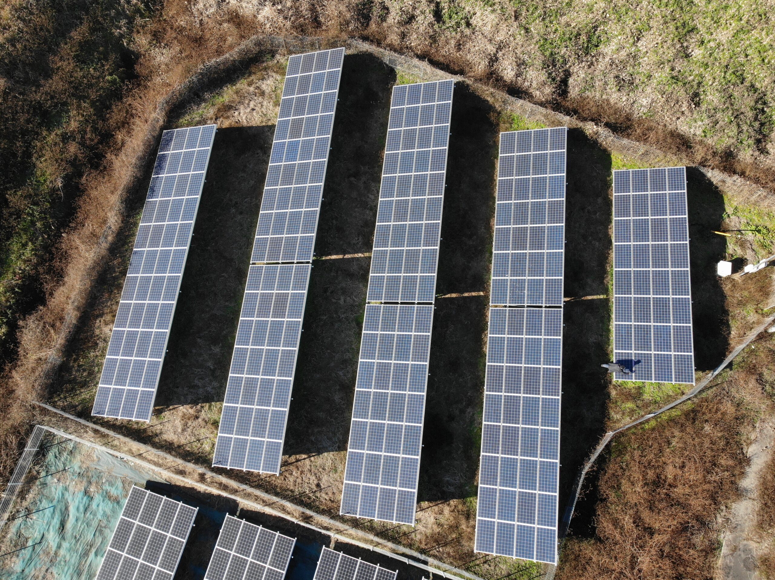 太陽光パネル点検　太陽光パネル　ソーラーパネル　ぐんまソーラーメンテ相談室　太陽光メンテナンス 太陽光発電不具合事例 　ドローン航空写真