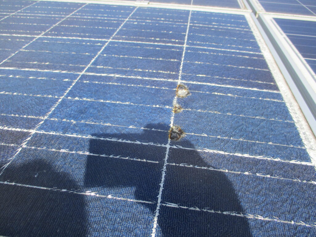 太陽光パネル点検　太陽光パネル　ソーラーパネル　ぐんまソーラーメンテ相談室　太陽光メンテナンス 太陽光発電不具合事例 　太陽光パネル焦げ